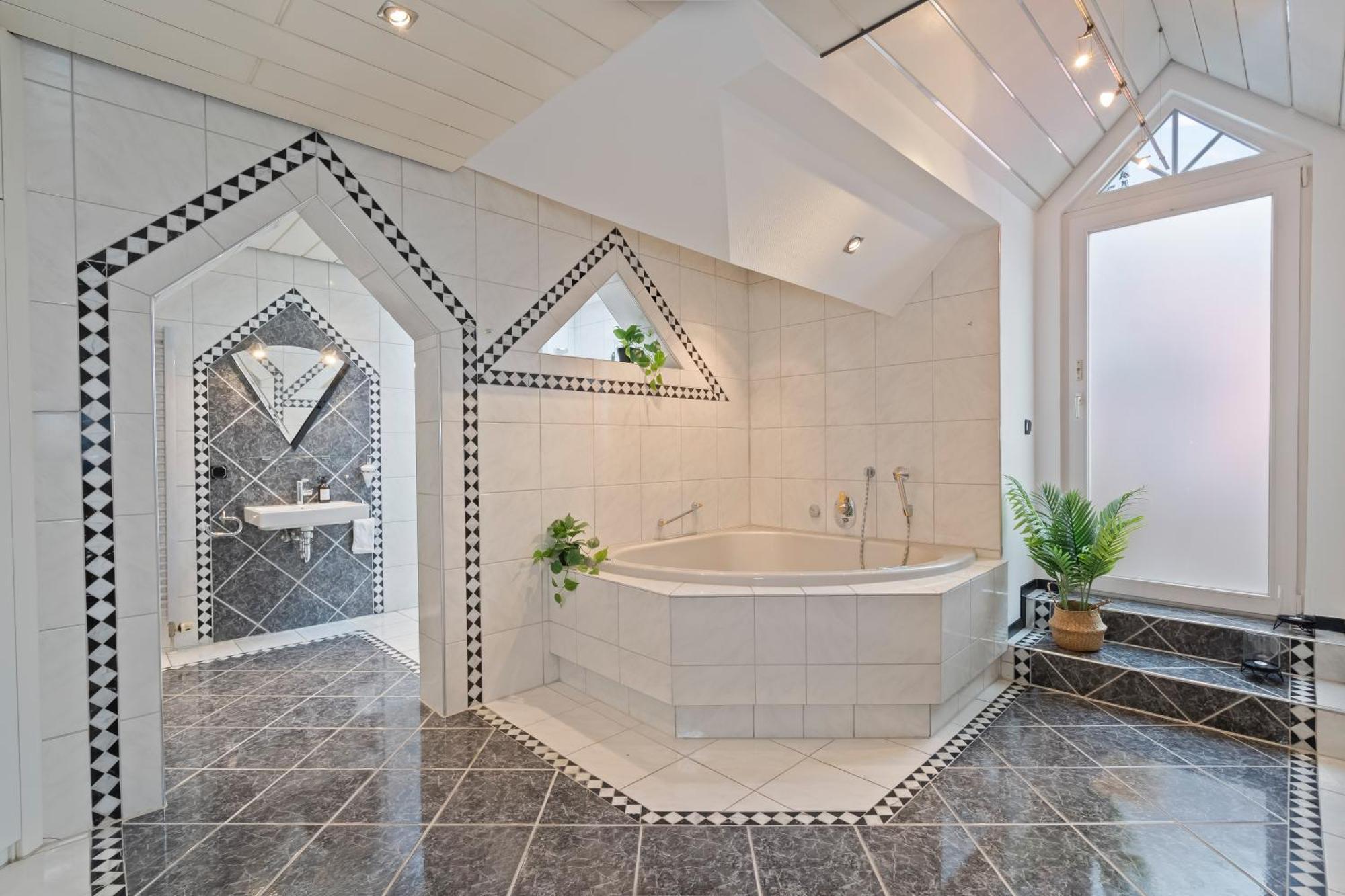 Stadtoase Fulda Mit Flair - Whirlpool, Balkon, 2Xparkplaetze, Highspeed Wlan Екстер'єр фото