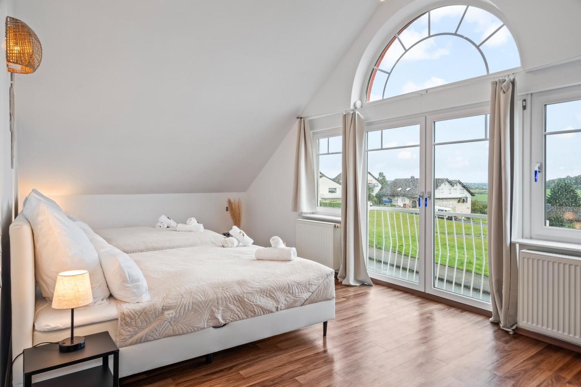 Stadtoase Fulda Mit Flair - Whirlpool, Balkon, 2Xparkplaetze, Highspeed Wlan Екстер'єр фото