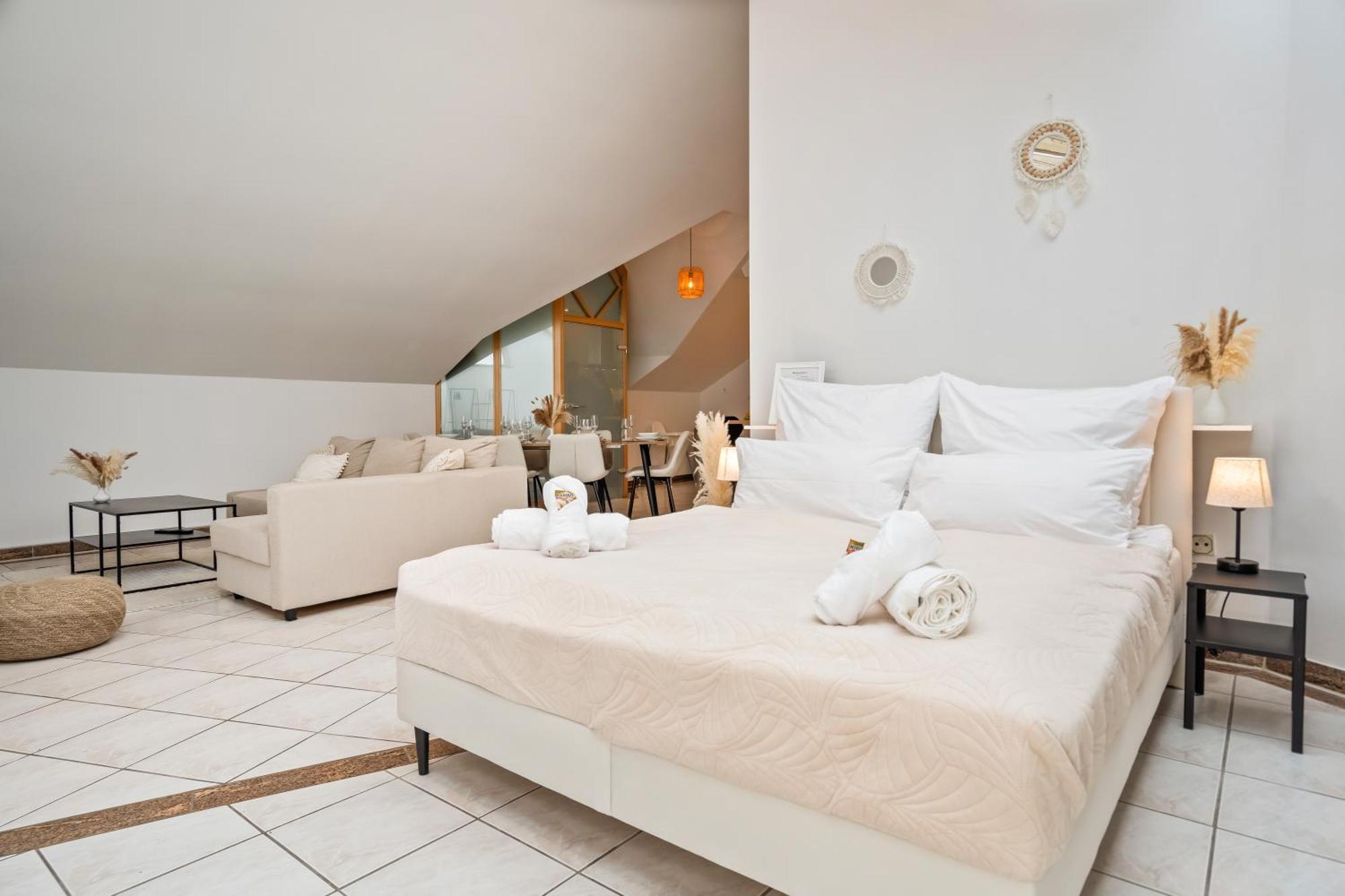 Stadtoase Fulda Mit Flair - Whirlpool, Balkon, 2Xparkplaetze, Highspeed Wlan Екстер'єр фото